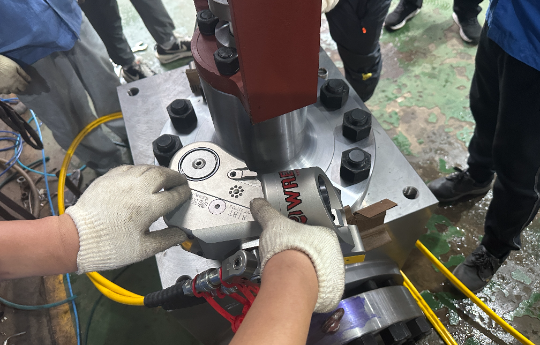 555000a公海会员中心工程师奔赴无锡提供IBT驱动扳手服务